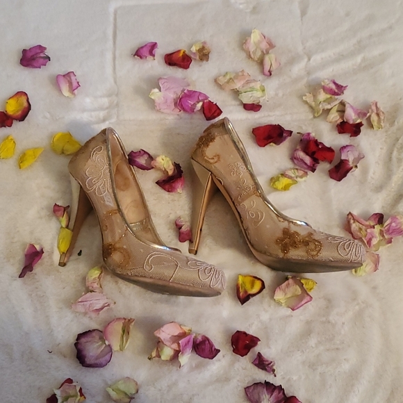 Badgley Mischka Oakes Pump - Picture 4 of 8